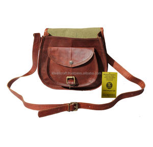 Bandolera pequeña y elegante de cuero - Product Image 3