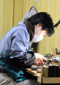 Bolígrafo Japonés Hecho a Mano a Precios Razonables, Hecho de Material de Ebonita de Color Original - Product Image 4