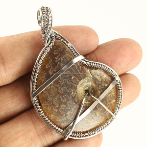 Bijou tendance, pendentif solitaire fin, ammonite naturelle, pierre précieuse de grande taille, fabrication artisanale, argent sterling massif 925, sertissage circulaire - Product Image 2