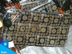 กระเป๋าถือสตรีทำด้วยมือบาหลีพร้อมโลโก้ที่กำหนดเองและทรงกลม/ถัง/รูปแบบเยื่อบุผ้ารีไซเคิลขายส่ง - Product Image 2