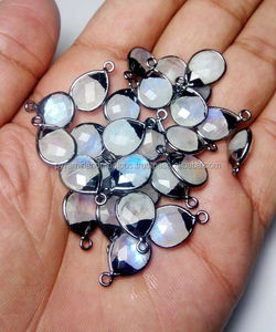 Arc-en-ciel Moonstone Bezel Pendentif Unisexe Poire Forme Gemme avec Capuchon Oxydé De Nanplanetsilver-Perfect Children's Gift Charms - Product Image 1