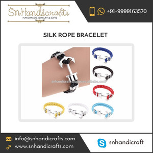 Bracelet en corde de soie élégant et tendance, style designer, disponible auprès d'un fabricant de premier plan - Product Image 1