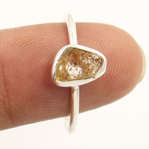 ทัวร์มาลีนสีเหลืองน่ารักเล็กๆ 925 เงินสเตอร์ลิงรูปแฟนซีกรอบตั้งค่าขนาดแหวนอัญมณีหยาบธรรมชาติ - Product Image 2