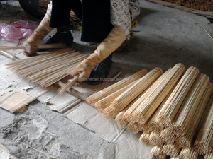 Estacas de bambú teñidas en verde duraderas para suministros de agricultura y jardín - Product Image 3