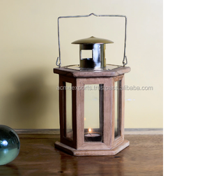 Lanterne en bois rustique avec dessus en métal Design hexagonal élégant parfait pour la décoration intérieure jardin ou éclairage de bougie festive - Product Image 1