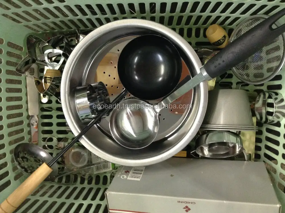 Liquidificador usado em bom estado, com outros utensílios de cozinha usado também disponível