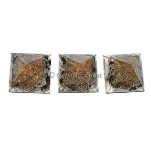 Pyramides d'orgone en cristal et tourmaline de style amour Feng Shui pierre précieuse d'agate sculptée avec gravure de point de guérison - Product Image 1