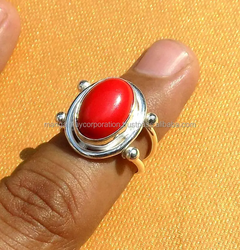 फैशन रचनात्मक फैंसी दिखने वाले अंडाकार रत्न गर्म डिजाइन लाल कार्नेलियन रत्न चांदी की अंगूठी बेज़ेल सेटिंग महिला अंगूठी गहने