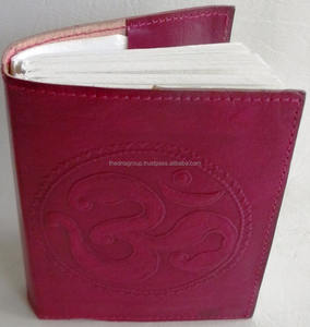 Venta al por mayor Cuaderno de cuero recargable con diseño OM en relieve vintage hecho a mano - Product Image 1
