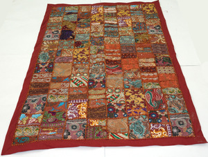 Tapiz Tradicional Bordado a Mano con Hilo Metálico Marrón para Decoración de Pared - Product Image 2