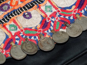 Bolso de Mano de Cuero de Diseño, Bolso Banjara de Tela Vintage, Bolso de Mano Banjara de Cuero Estilo Gitano - Product Image 2