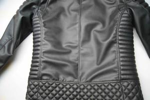 Chaqueta de cuero PU estilo motocicleta Formal para hombre con diseño de piel de vaca sujeción asimétrica y colocación de logotipo frontal OEM personalizado - Product Image 3