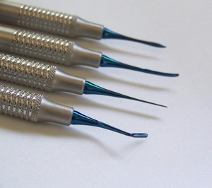 Juego de 4 Instrumentos Dentales para Rellenos de Composite con Certificación CE, Puntas Azules Precisas, Acero Inoxidable, Peso Ligero! - Product Image 3