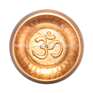 Style tibétain sculpté en laiton Om son bol de méditation décoration de la maison en métal pour la guérison des Chakra pour un cadeau spirituel parfait - Product Image 2