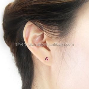 ต่างหูทองโรสโกลด์ 18k แฟนซีสามหินทับทิมในราคาต่ํา - Product Image 2