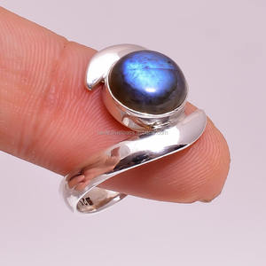 Bague Labrabortie en argent sterling 925 pour femme Bijoux de mode classiques pour mariages et fiançailles Cadeau Fournitures en gros - Product Image 1