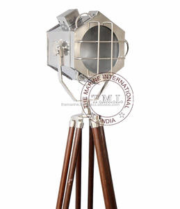 Lampe led au design hexagonal chromé, avec trépied, luminaire sol en bois, création de Designer - Product Image 3