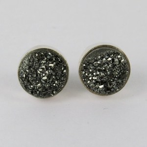 Pendientes Huggie de Plata de Ley 925 con Druzy de Titanio Gris Súper Dulce, Hechos a Mano, Estilo Bohemio, Joyería de Plata, Certificados por Terceros - Product Image 2