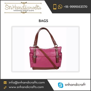Elegante Bolso de Mano de Cuero Genuino de Alta Calidad en Color Rosa a un Precio Accesible, un Artículo Hermoso - Product Image 1