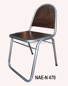Muebles de comedor industriales y vintage Silla de comedor apilable con asiento de metal y madera de hierro - Product Image 1