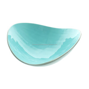 Ensemble de bols de service décoratifs en métal faits à la main avec un design incurvé, élément décoratif élégant pour la table, pour les collations, les fruits, la décoration de la maison - Product Image 2