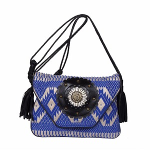 Sac bandoulière bohème en textile avec motif géométrique et pompon décoratif pour usage quotidien - Product Image 1