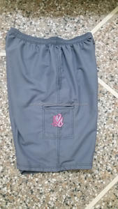 Shorts de softball personnalisés gris, rouge, noir - Product Image 2