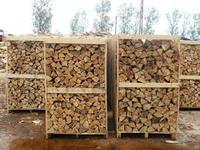 Bois de chauffage de haute qualité séché au four, comprend des grumes de chêne, de hêtre, de frêne, d'épicéa et de bouleau