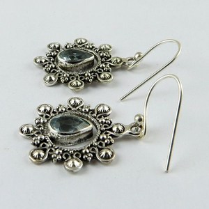 Pendientes con Dije de Topacio Azul Cielo, Plata de Ley 925, Hechos a Mano, Diseño Floral Bohemio Cristiano, Regalo para Boda, Compromiso, Fiesta - Product Image 4