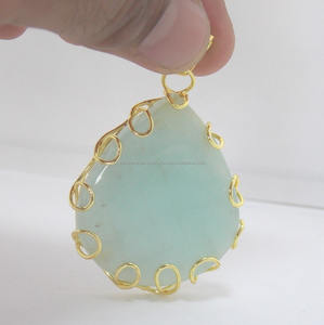 หินอเวนจูรีนสีเขียวธรรมชาติพร้อมจี้สร้อยคอรูปลูกแพร์ชุบทองทำด้วยมือ - Product Image 3