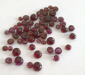 Cabujones de granate rodolita de Rosa natural Piedras preciosas sueltas Corte fino de calidad AA a AAA en tamaños de 4 5 6 mm - Product Image 1