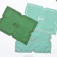 Napperon ou serviette de table avec Logo personnalisé brodé, à bord