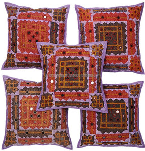 Housse de coussin Kantha avec travail de miroir - Product Image 1