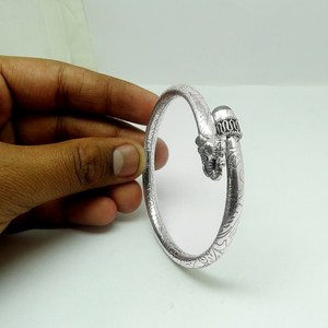 Bracelet à breloques Shri Ashapura en labradorite taille ovale style bohème, en argent sterling 925, certifié par un tiers, unisexe - Product Image 6