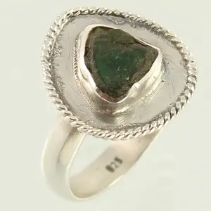 可爱的天然绿色电气石宝石925纯银印度珠宝嵌框设置戒指花式形状和尺寸