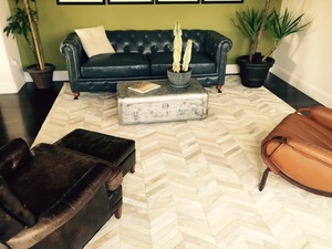 Tapis en cuir de vache patchwork - Product Image 4
