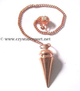 Pendules égyptiens en cuivre naturel sculpté - Product Image 1