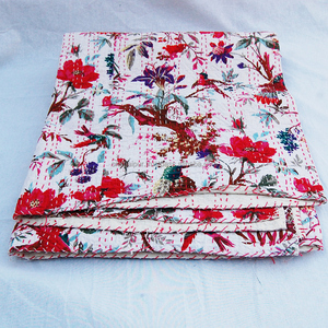 นักออกแบบล่าสุดสําหรับผ้าคลุมเตียงบล็อกดอกไม้พิมพ์ผ้าห่ม Kantha ผ้าคลุมเตียงผ้าฝ้ายแฮนด์เมดอินเดียผ้าปูที่นอนขนาดควีนไซส์ขายส่ง - Product Image 1
