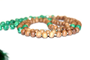 Collier Mala unisexe en bois de santal, 108 perles, malachite, noué à la main, style religieux hindou, pour fête ou cadeau - Product Image 2