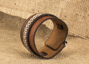 Pulsera de cuero genuino hecha a mano para hombres y mujeres brazalete trenzado ajustable estilo Punk Vintage logotipo personalizado disponible regalo OEM - Product Image 3