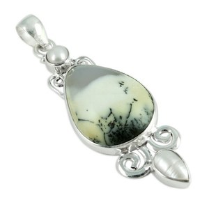Pendentifs classiques faits à la main en argent sterling 925 avec opale blanche dendritique pure en forme de poire de Shri Ashapura Jewels - Product Image 6