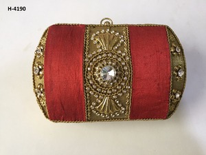 H4186 Pochette de soirée pour dames en métal fait à la main, sac à main perlé en pierre dorée et argentée Capacité de 1-1.9L - Product Image 5