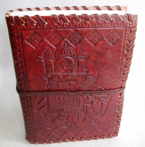 สมุดบันทึกโบราณหนังสีน้ำตาลสลักลายนูนแบบคลาสสิกไดอารี่เนื้อแข็งสลักด้วยมือ B5ปิดแบบปลอดภัยสมุดรายวันร่างแบบรอยัลฮาวดาห์ - Product Image 1