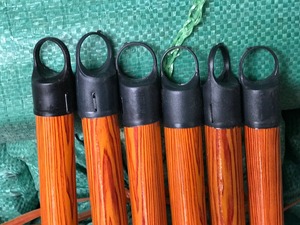 Palo de madera recubierto de PVC con gancho de plástico para MANGO de escoba 120*2,2 cm Material de cabeza de escoba PP - Product Image 3