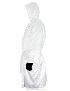 Bata de boxeo de satén blanco de alta calidad con capucha, logotipo personalizado y características suaves, pantalones cortos de calidad con patrón de impresión - Product Image 3