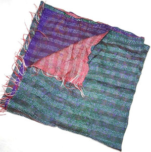 Foulards à la main En Soie Réversible Kantha Châle - Product Image 6