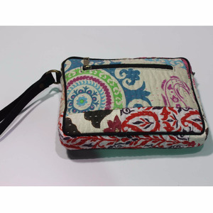 Pochette de voyage artisanale Suzani Kantha, trousse de toilette et de maquillage tendance pour femmes - Product Image 2