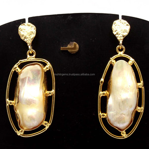 Pendientes largos de perlas de agua dulce para mujeres y niñas, aretes de perlas de agua dulce con forma irregular - Product Image 2