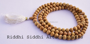 Collier Mala en santal jaune doré 108 perles, pompon fait main, perles en bois naturel écologiques, énergie spirituelle - Product Image 4