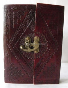 Diario en relieve de cuero genuino hecho a mano con cierre de bloqueo Cuaderno de cuero de Estilo Vintage Escritura y bocetos Uso comercial - Product Image 1